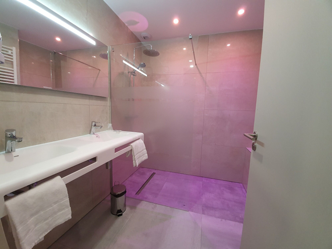 Bathroom 4, Berg'hotel, Nord