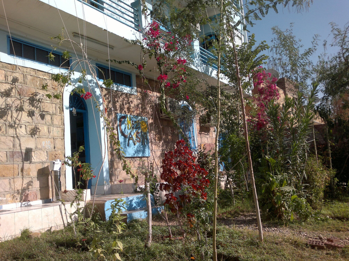 Exterior & Views