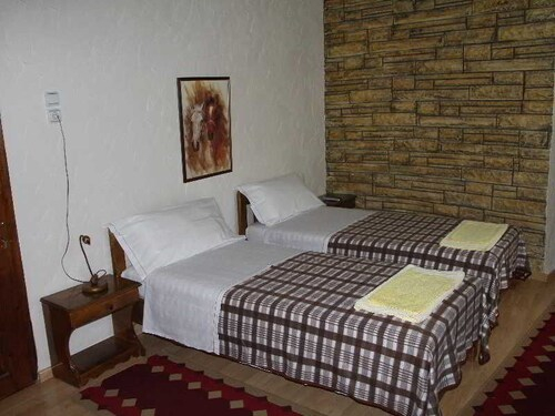 Nasho Vruho Hotel, Beratit