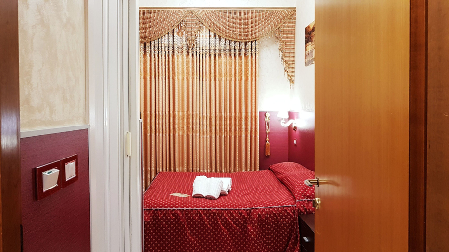 Others 5, Vertex Suite, Rome