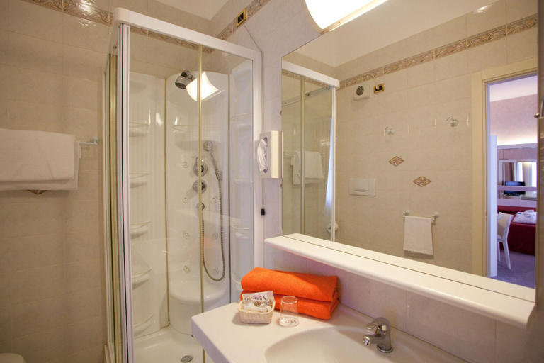 Bathroom 5, Terme Savoia, Padua