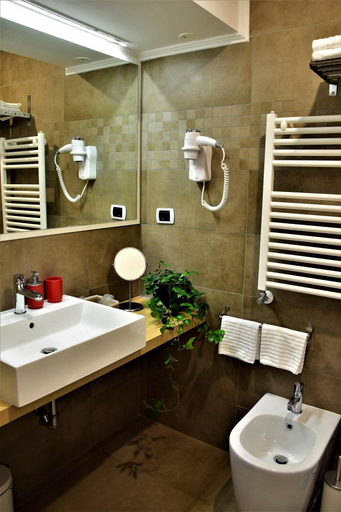 Bathroom 4, Hotel Paolo II, Roma