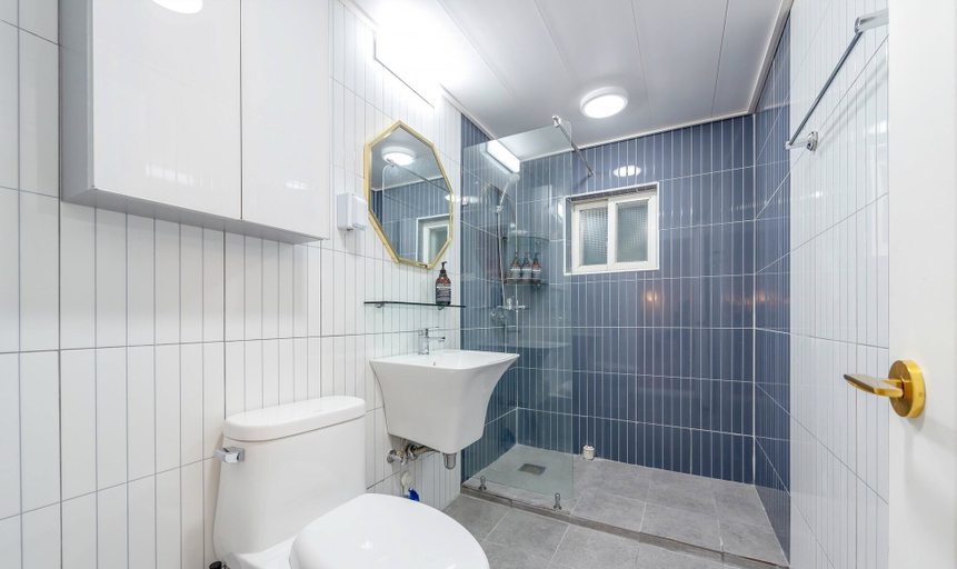 Bathroom 3, SeeU House, Mapo
