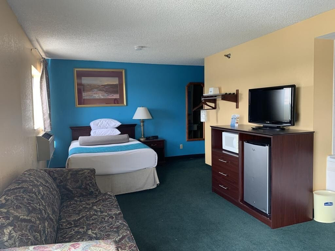 Bedroom 3, Howard Johnson by Wyndham Denver West, Jefferson