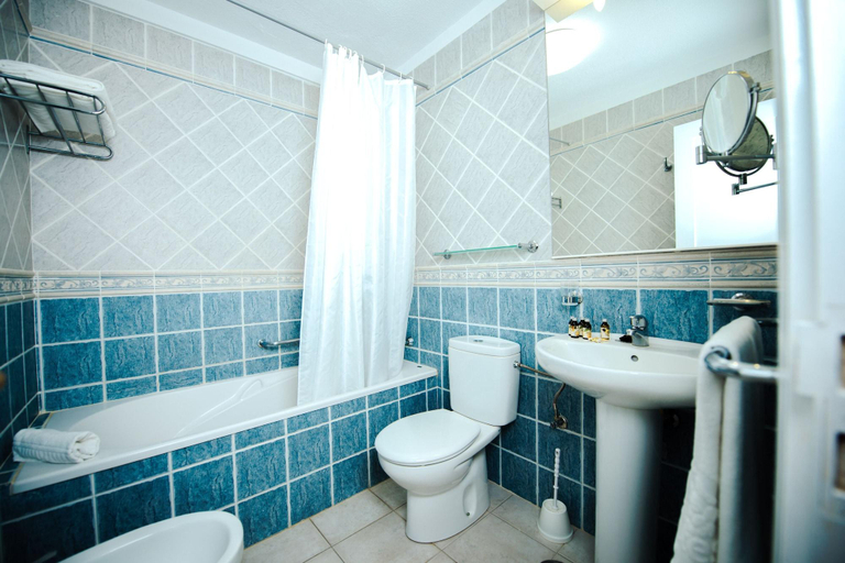 Bathroom 5, Club El Marques, Santa Cruz de Tenerife