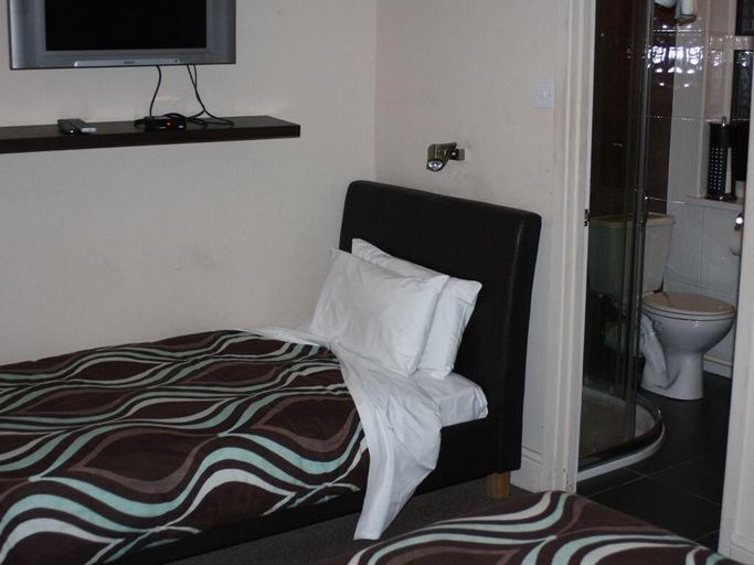 Bedroom 2, The Old Black Horse - Inn, Oxfordshire
