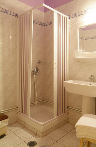 Bathroom 4, Varonos, Central Greece