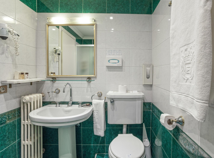 Bathroom 5, Quisisana Terme, Padua