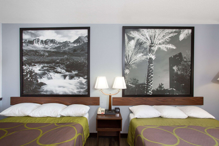 Bedroom 3, Super 8 by Wyndham Naples, Collier