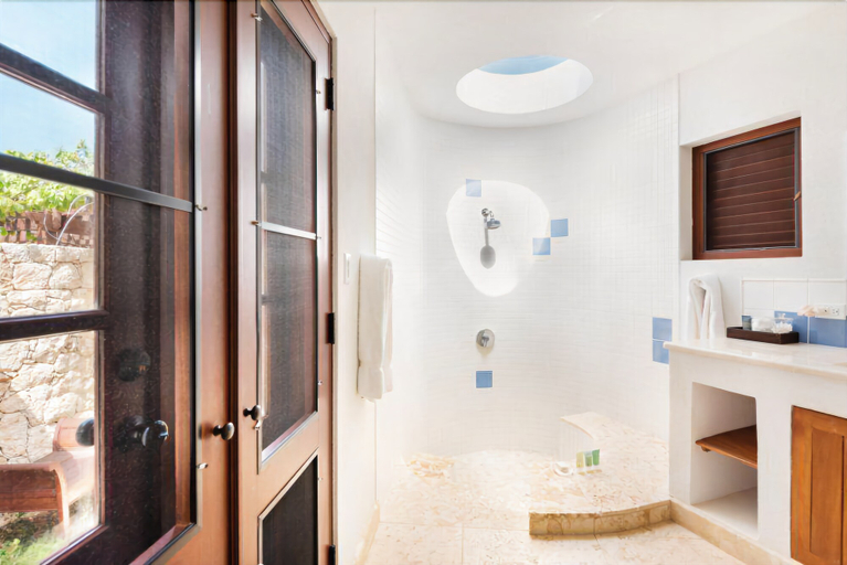 Bathroom 5, Villa Black Pearl