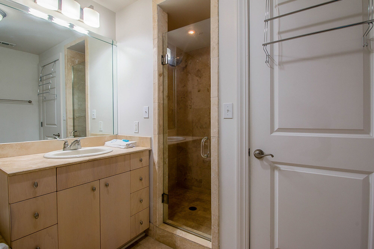 Bathroom 5, Sea Breeze 908, Harrison
