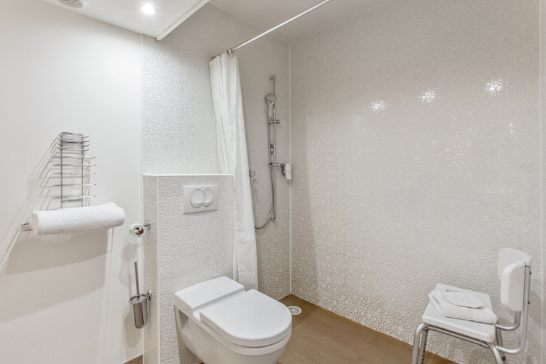 Bathroom 5, Cowool Grenoble, Isère