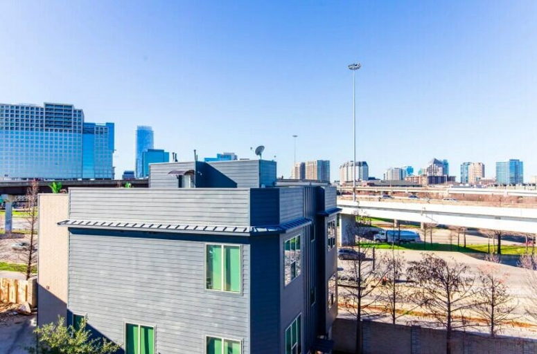 Exterior & Views 2, 2-Bedroom Downtown Dallas Townhome, Dallas