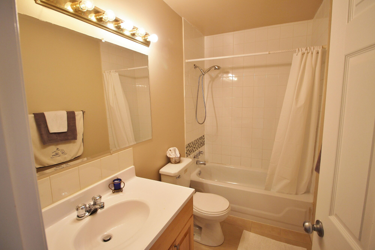 Bathroom, Executive Private Suites near Calgary, Division No. 5
