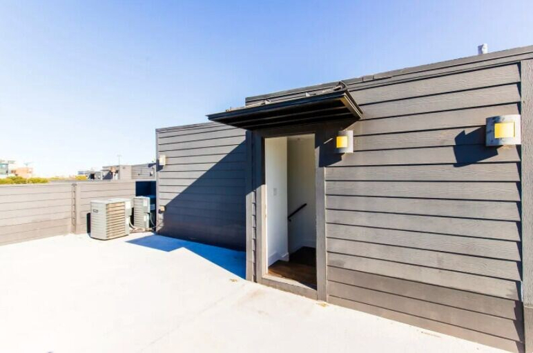 Exterior & Views 2, 2-Bedroom Downtown Dallas Townhome, Dallas