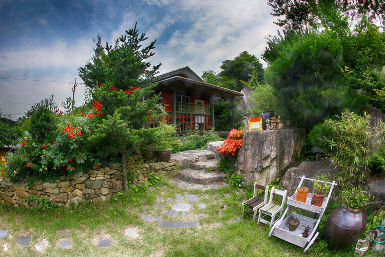 Stone Flower Pension, Sancheong