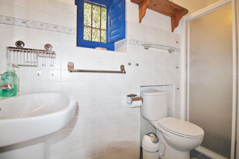 Bathroom 4, 1039 Villa Cuatro Caminos, Málaga