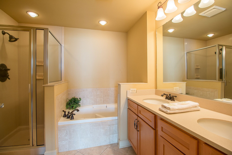 Bathroom 5, Sienna 1001, Harrison