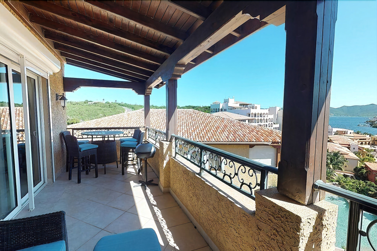Others 5, Condo Ouana
