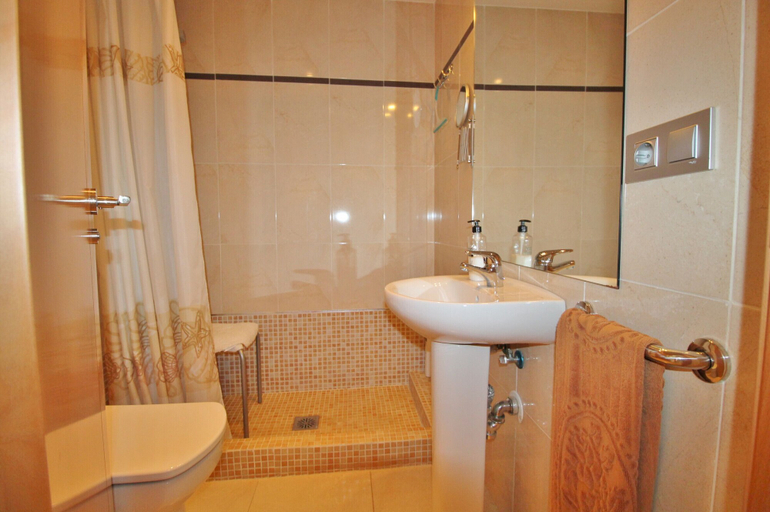 Bathroom 5, 1085 Apartment Playa Castillo, Málaga