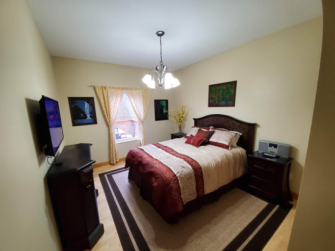 Bedroom 3, A Mountain Sunrise, Sevier