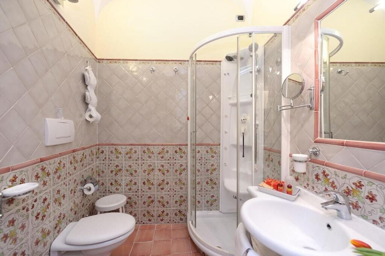 Bathroom 4, Residenza Del Duca, Salerno