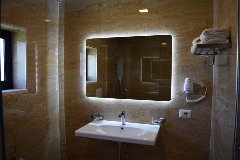 Bathroom, Amber Hotel Albania, Kavajës