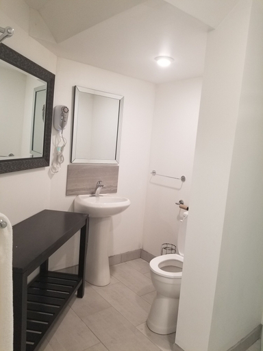 Bathroom 3, Esposito Boutique Hotel, Kootenay Boundary