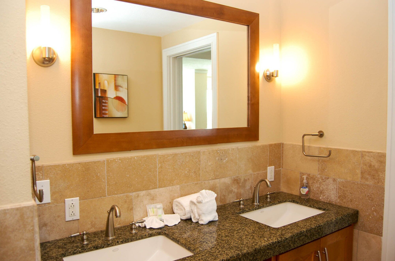 Bathroom 4, Ocean Club 203, Harrison
