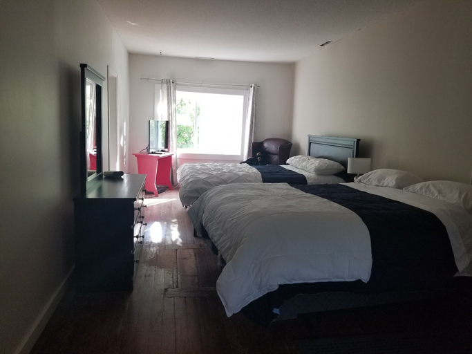 Bedroom 2, Esposito Boutique Hotel, Kootenay Boundary