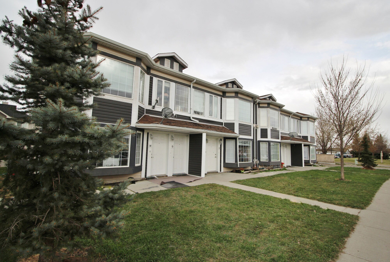 Exterior & Views, Executive Private Suites near Calgary, Division No. 5