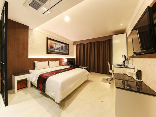 Zenith Hotel, Gyeyang