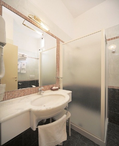 Bathroom 4, Park Hotel Belsoggiorno, Rimini