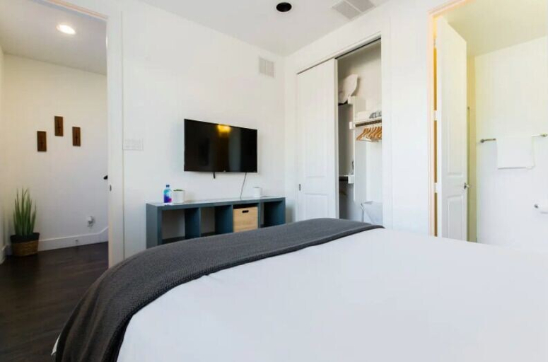 Bedroom 3, 2-Bedroom Downtown Dallas Townhome, Dallas