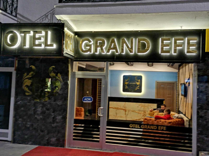 Grand Efe Otel, Merkez