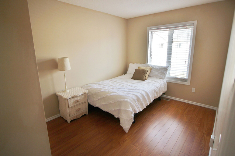 Bedroom, Executive Private Suites near Calgary, Division No. 5