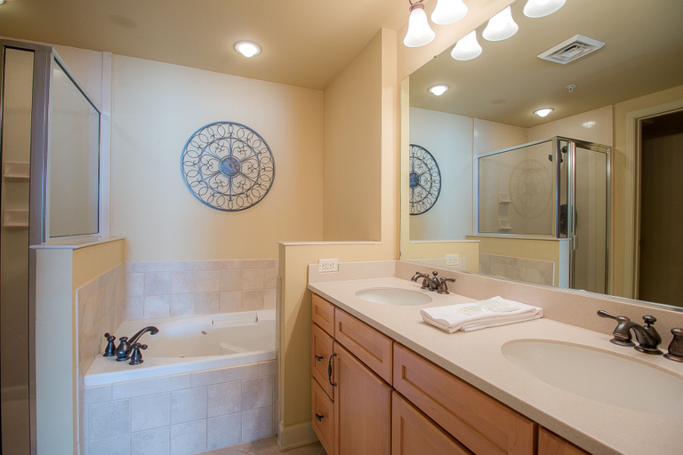 Bathroom 5, Sienna 303, Harrison