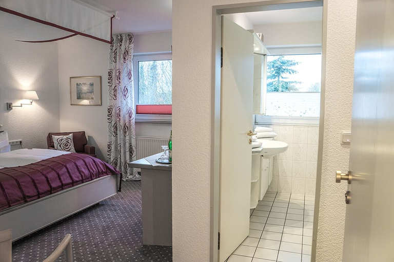 Bedroom 3, Hotel Chalet, Ammerland