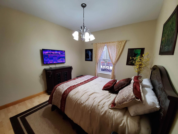 Bedroom 4, A Mountain Sunrise, Sevier