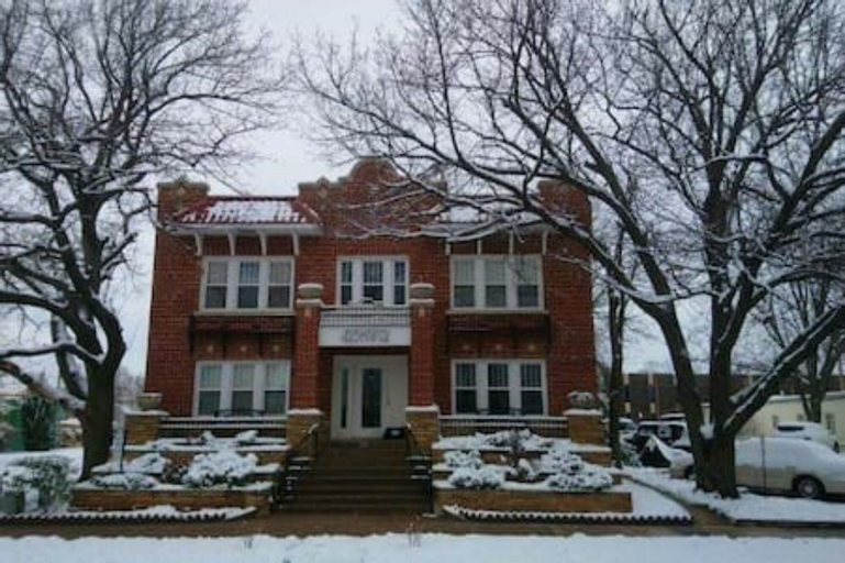 Evie's apartment, Oklahoma
