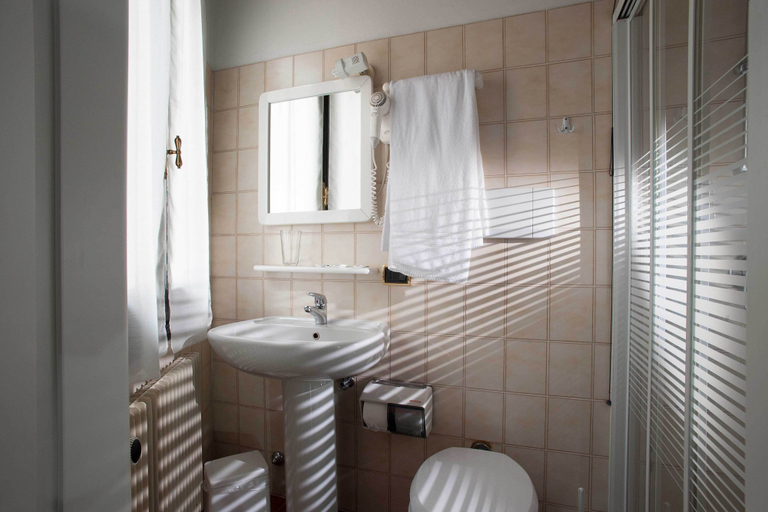 Bathroom 4, Hotel Al Castello, Vicenza