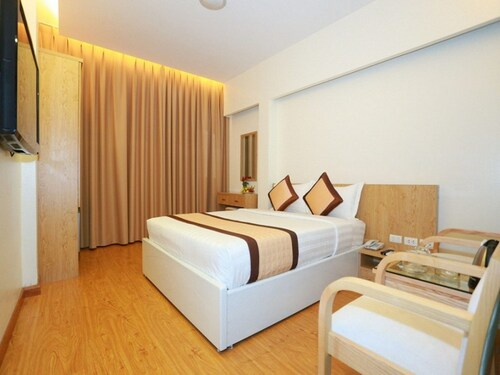 Saki Hotel, Cầu Giấy