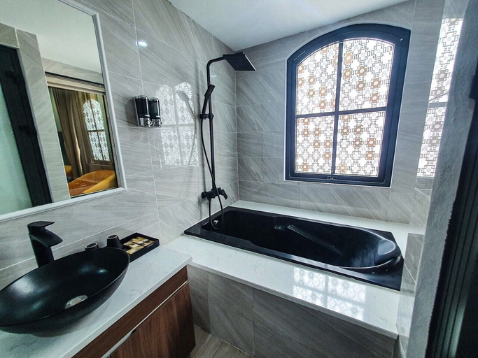 Bathroom 4, Ha Long Hotel, Hạ Long