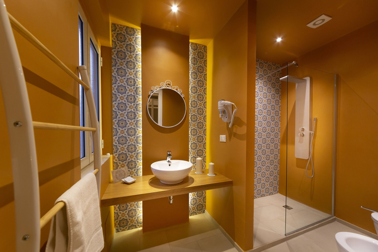 Bathroom 5, Marla's boutique rooms, Syracuse