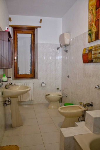 Bathroom 5, La Collina dei Ciliegi, Nuoro
