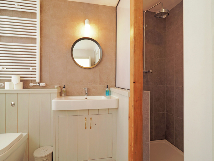 Bathroom 4, The Mews, Kent