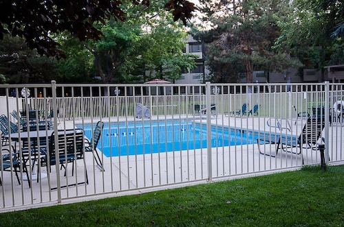 SureStay Plus Reno Airport Plaza Hotel, Washoe