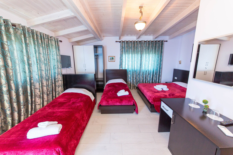 Bedroom 4, Hotel Bahamas, Sarandës