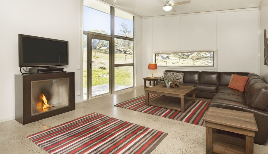 Ecocrackenback 3 'Sustainable chalet close to the slopes.', Snowy River