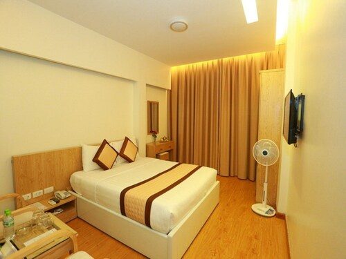 Saki Hotel, Cầu Giấy
